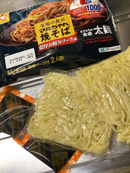 焼そば】マルちゃん焼そばの濃厚お好みソース味を食べてみた【東洋水産株式会社】 | ラーメンばっかり＠札幌